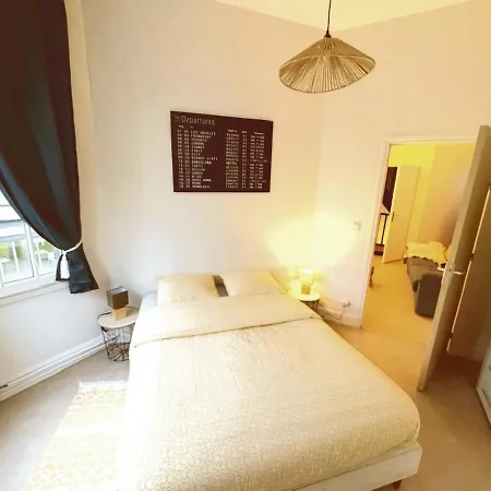 Appartement Charmant Au Pied De La Basilique Saint-Quentin  Exterior photo