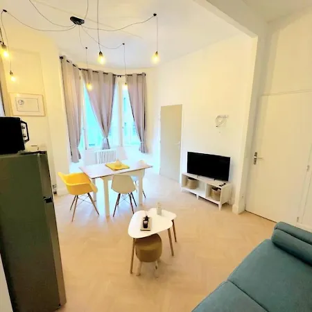 Appartement Charmant Au Pied De La Basilique Saint-Quentin  Exterior photo