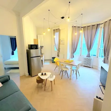 Appartement Charmant Au Pied De La Basilique Saint-Quentin  Exterior photo