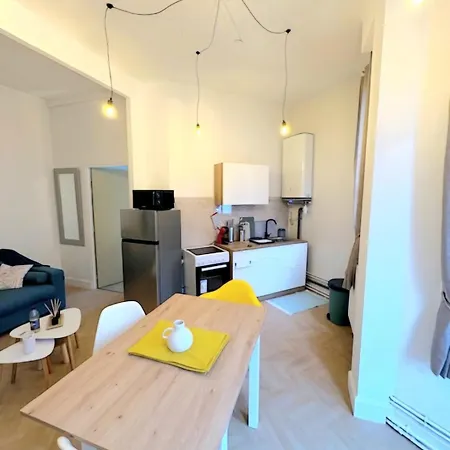 Appartement Charmant Au Pied De La Basilique Saint-Quentin  Exterior photo