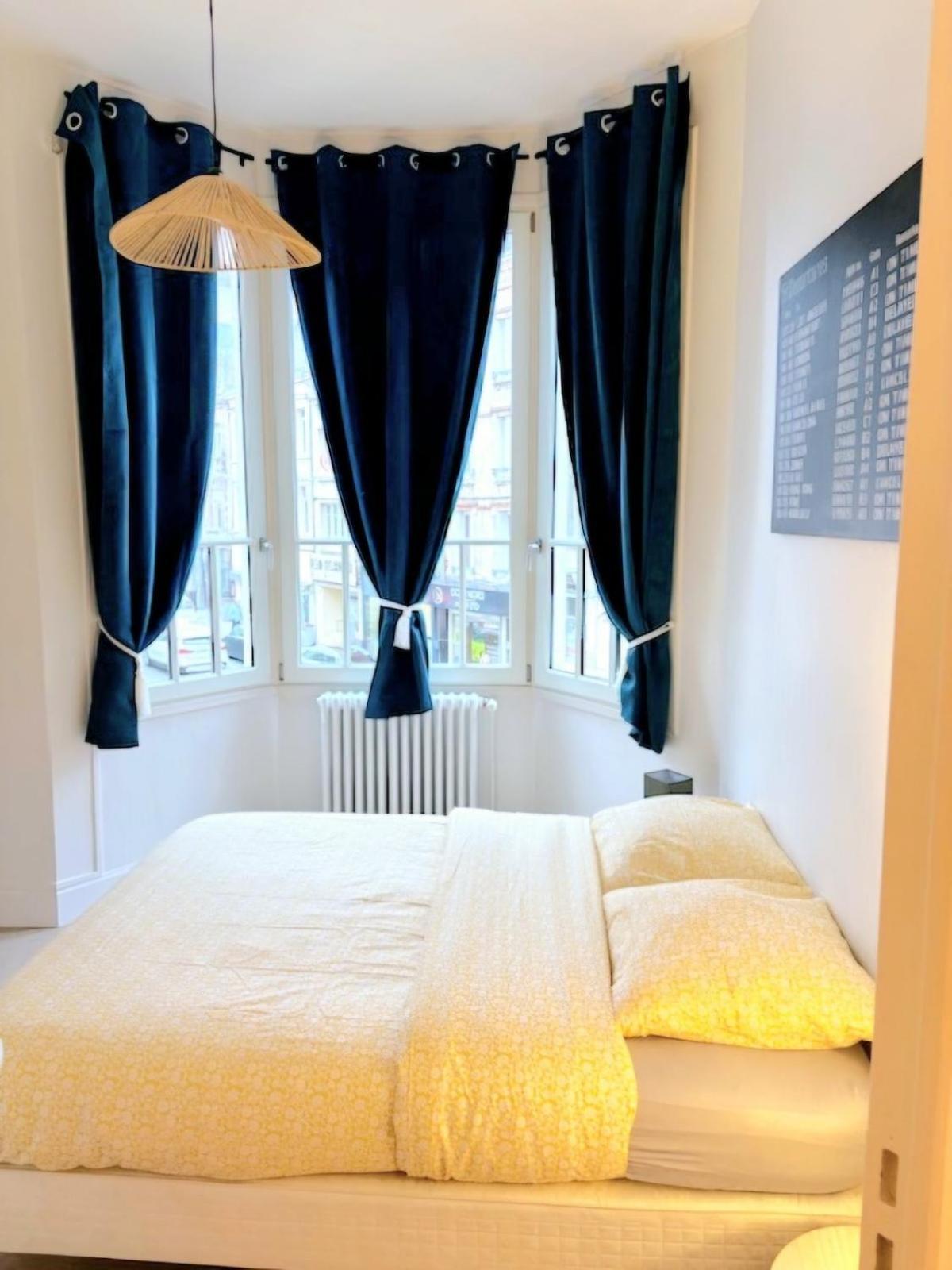 Au Pied De La Basilique Apartment *